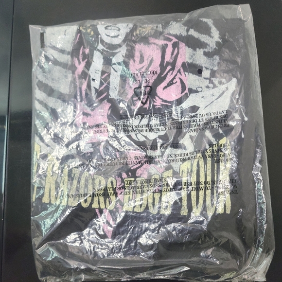 New Recycled Karma AC/DC The Razors Edge Tour Cold Shoulder Tee - Picture 6 of 7